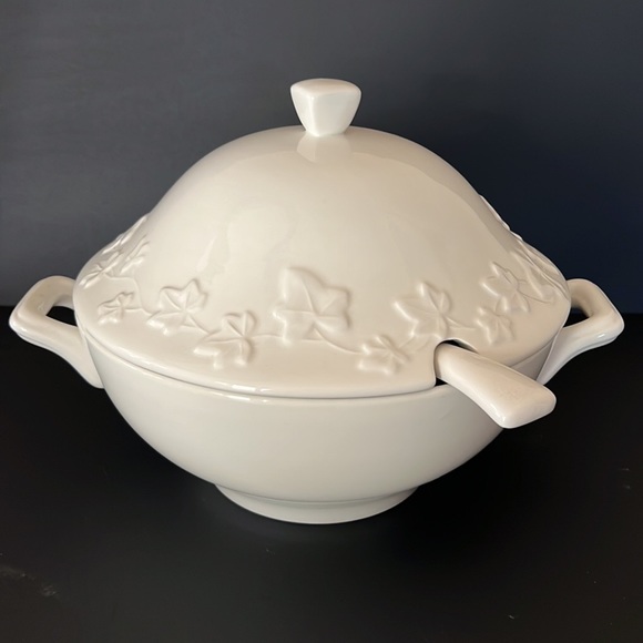 Pottery‎ Barn Vine China 2 Handled Tureen Lid Ladle Casserole Vine Pattern Rare - Picture 10 of 10
